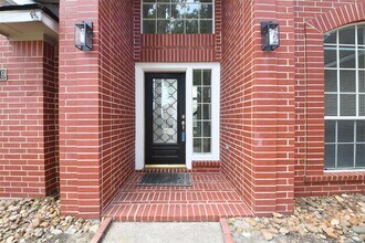 18719 Racquet Sports Way in Humble, TX - Foto de edificio - Building Photo