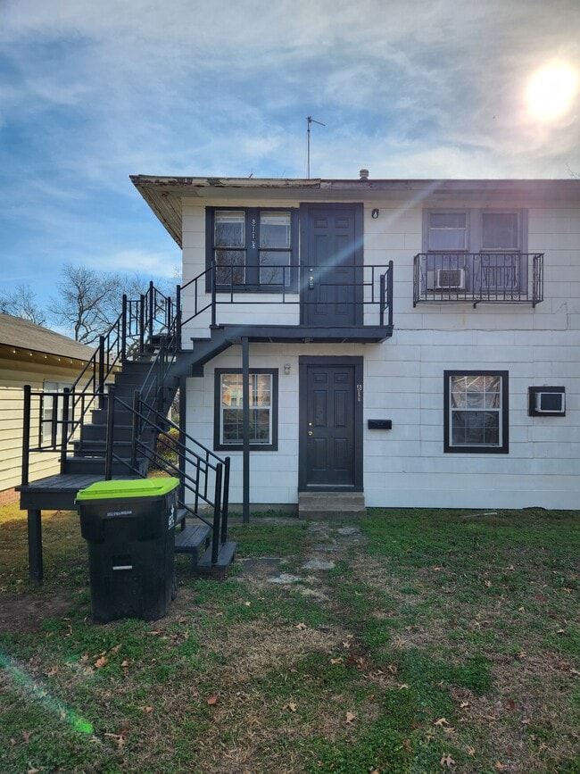 property at 811 E 17th St