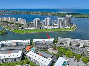 28 Yacht Club Dr in North Palm Beach, FL - Building Photo - Building Photo