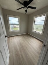 126 W 6th St in Freeport, TX - Building Photo - Building Photo