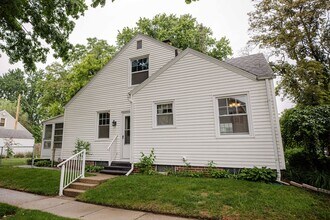 3901 Bellevue Rd in Toledo, OH - Foto de edificio - Building Photo