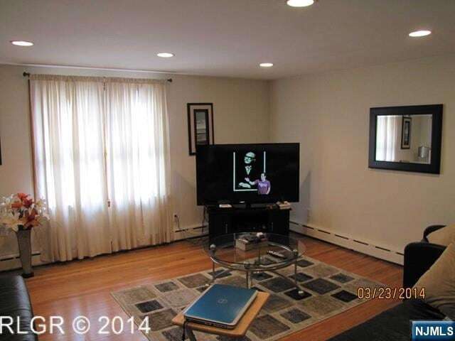 298 Luddington Ave in Clifton, NJ - Foto de edificio - Building Photo