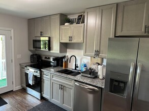 1957 Darryl Dr in Tallahassee, FL - Building Photo - Building Photo
