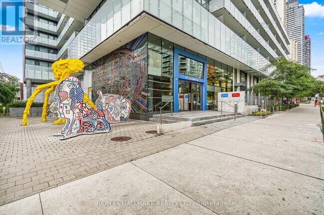 161-1161 Roehampton Ave in Toronto, ON - Building Photo - Building Photo
