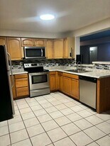 803 9th Ave NW in Puyallup, WA - Building Photo