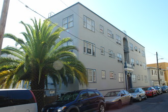 427 Burk St in Oakland, CA - Building Photo - Building Photo