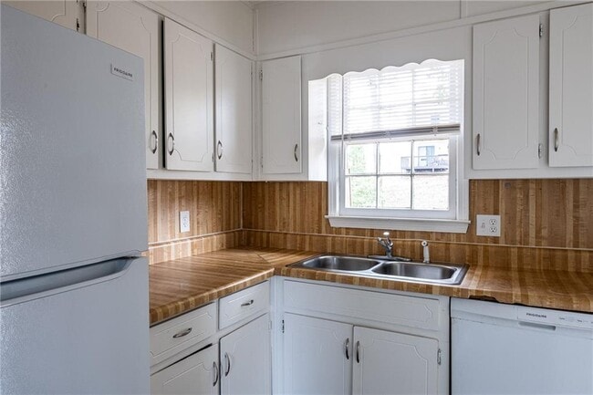 582 Downing St in Lawrenceville, GA - Building Photo - Building Photo