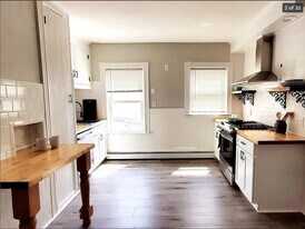 1129 Main St, Unit 1 in Pawtucket, RI - Building Photo