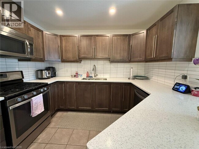 174 Templewood Dr in Kitchener, ON - Building Photo - Building Photo