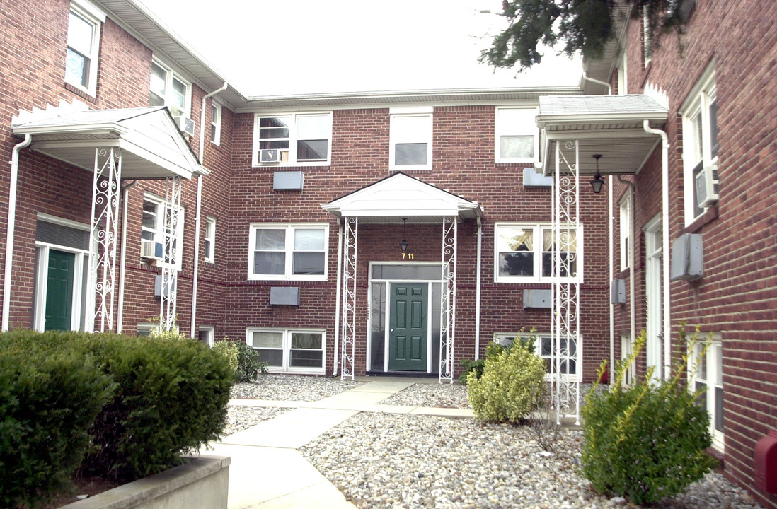 Byron Street Apartments in Carteret, NJ - Building Photo