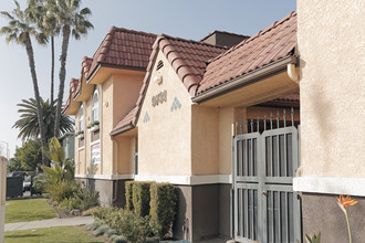 Imperial Apartments in Downey, CA - Building Photo - Building Photo