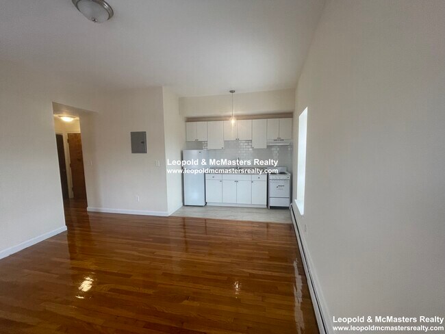 180 North Beacon St, Unit 3 in Boston, MA - Building Photo - Building Photo