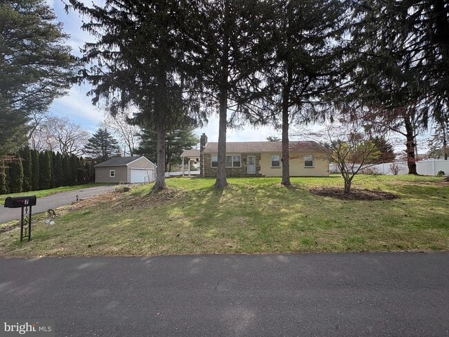 7 Elfreth Rd in Huntingdon Valley, PA - Building Photo - Building Photo