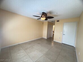 1150 Wildwood Lakes Blvd in Naples, FL - Foto de edificio - Building Photo