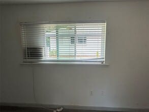 5405 Suez St, Unit 4 in Houston, TX - Building Photo - Building Photo