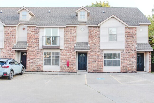 1746 N Chestnut Ave in Fayetteville, AR - Building Photo - Building Photo