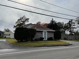 818 Wilbur Ave in Swansea, MA - Building Photo