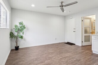 Champlin Properties in Los Angeles, CA - Foto de edificio - Building Photo