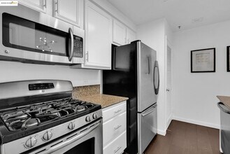180 Caldecott Ln in Oakland, CA - Building Photo - Building Photo