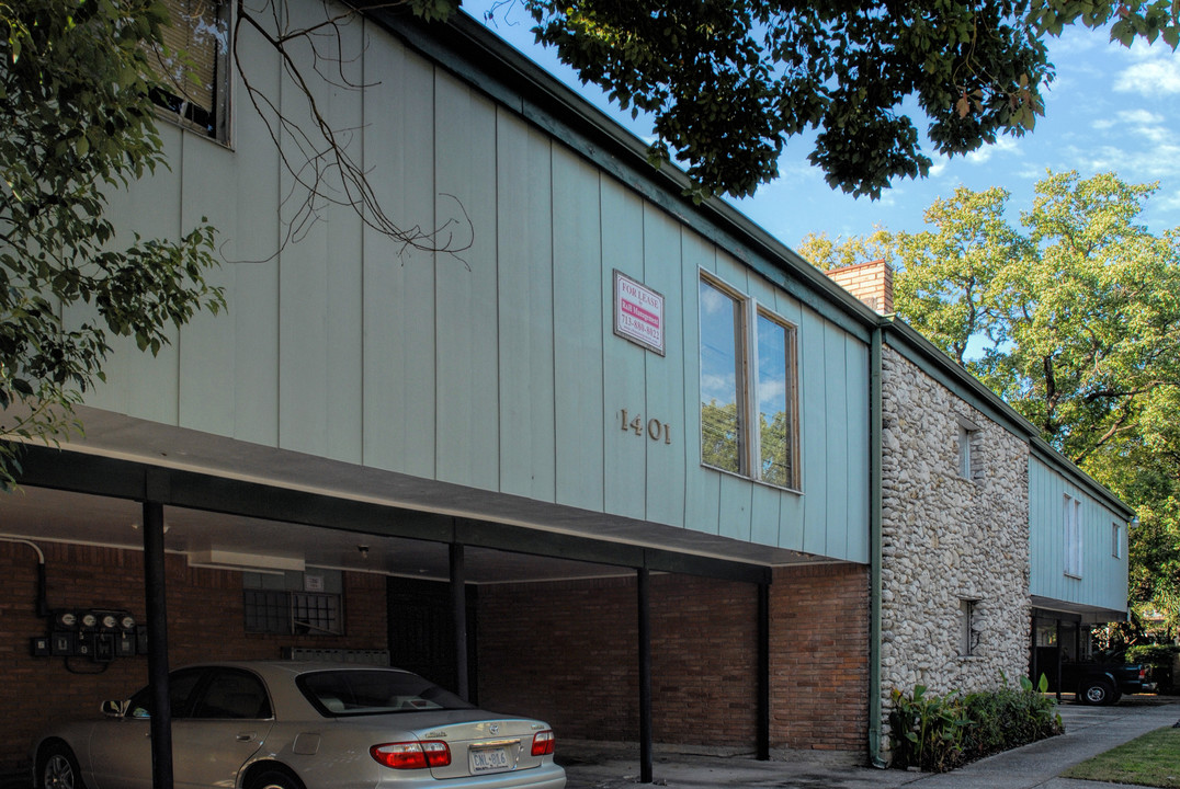 Courtyard on Kipling in Houston, TX - Building Photo