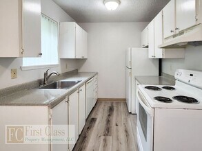 3618 SW Beaverton Hillsdale Hwy in Portland, OR - Building Photo - Building Photo