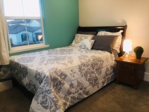 1206 Campania Way, Unit D in Salinas, CA - Foto de edificio - Building Photo