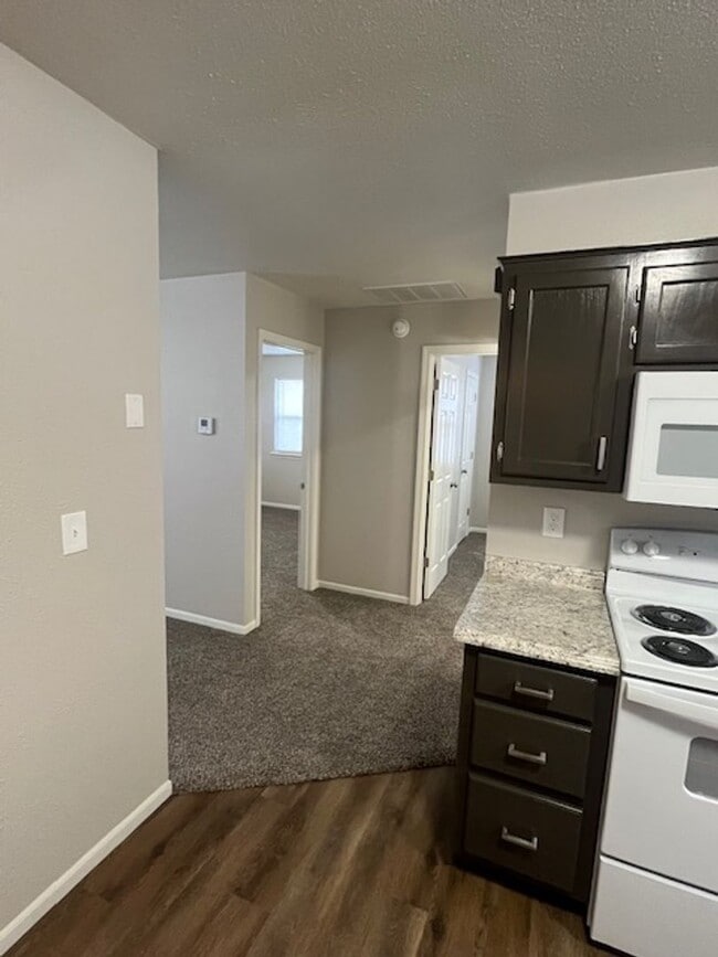 331 E Locust St in Nevada, MO - Building Photo - Building Photo