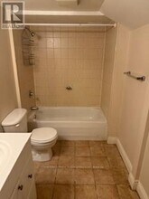 7070 Gillespie Ln in Mississauga, ON - Building Photo - Building Photo