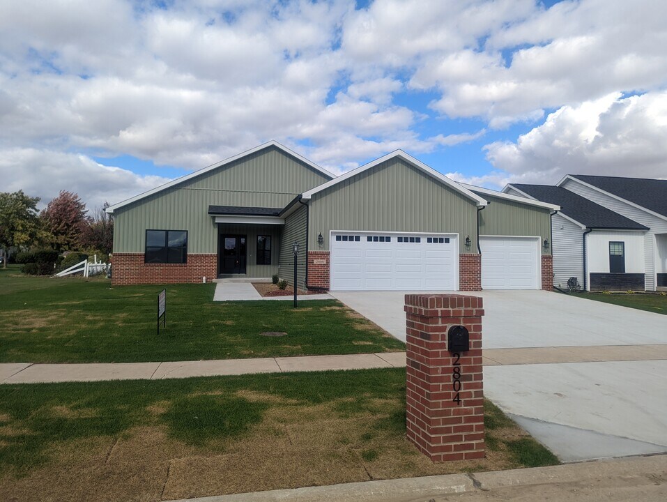 2804 Clarion Rd in Urbana, IL - Foto de edificio