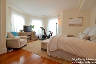 25 Henshaw St, Unit 1 in Boston, MA - Building Photo - Building Photo