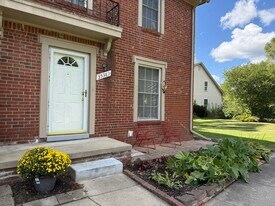 35389 Tall Oaks Dr in Sterling Heights, MI - Building Photo