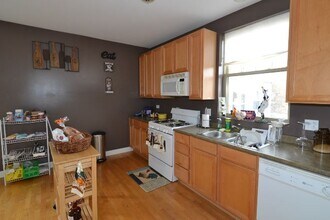 5214 N Sawyer Ave, Unit J05P in Chicago, IL - Foto de edificio - Building Photo