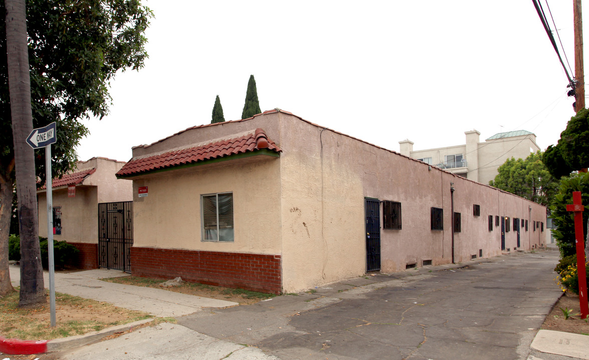 627-629 W 3rd St in Long Beach, CA - Building Photo