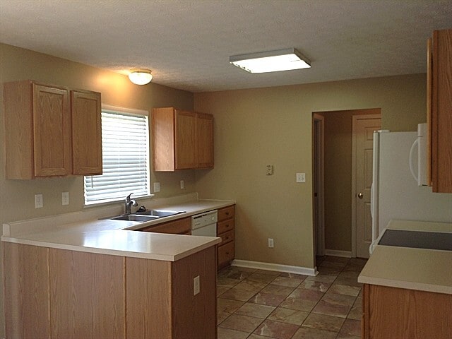 2574 King Arthur Way in Beavercreek, OH - Building Photo - Building Photo