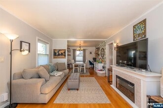 16-15 Well Dr in Fair Lawn, NJ - Building Photo - Building Photo