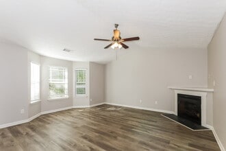 3901 Alderwoods Dr in Jonesboro, GA - Building Photo - Building Photo