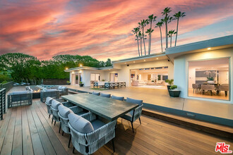 10134 Angelo View Dr in Beverly Hills, CA - Building Photo - Building Photo