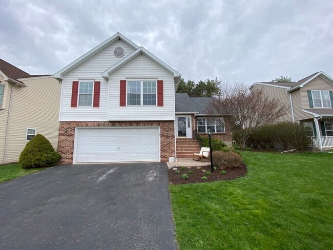 property at 727 Linnet Ln