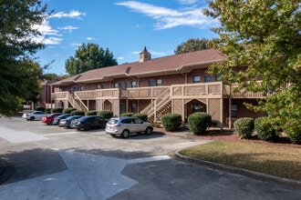 Summer Courtyard Apartments in Decatur, AL - Foto de edificio - Building Photo