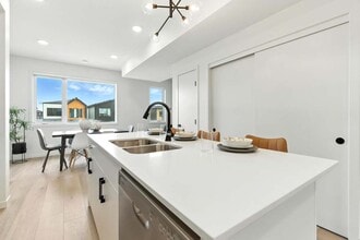 7462 Klapstein Cres SW, Unit Main Unit in Edmonton, AB - Building Photo - Building Photo