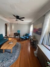 2421 Lunt W Ave, Unit FirstFloor in Chicago, IL - Foto de edificio - Building Photo