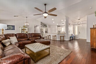 8616 E Ocaso Ave in Mesa, AZ - Building Photo - Building Photo