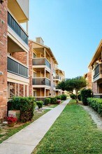 Brandon Oaks Apartment Homes in San Antonio, TX - Foto de edificio - Building Photo