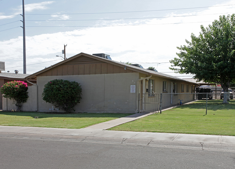 611-621 N Delaware St in Chandler, AZ - Building Photo