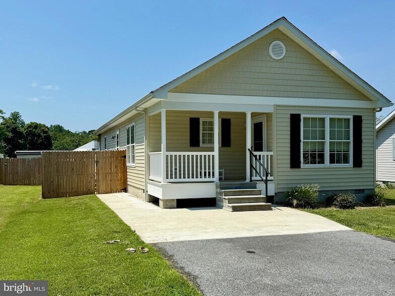318 S 4th St in Denton, MD - Building Photo