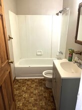 501 E 7th St, Unit 2 in Erie, PA - Foto de edificio - Building Photo