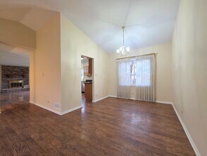 1013 Meadow Lake Dr in Palatine, IL - Building Photo - Building Photo