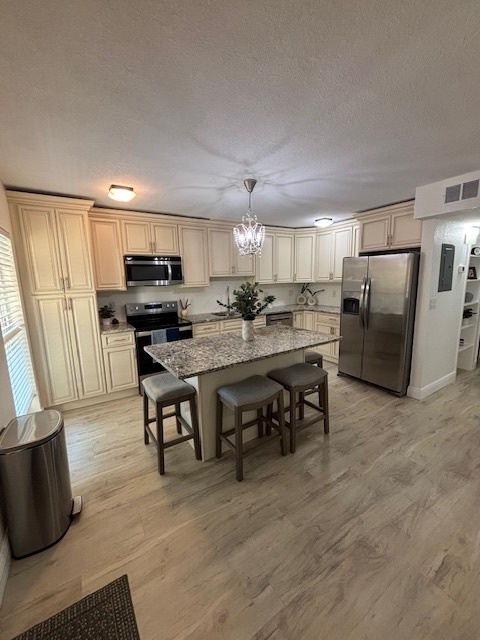 8911 Blind Pass Rd, Unit 215 in St Pete Beach, FL - Foto de edificio