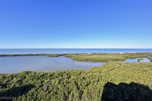 5550 Heron Point Dr in Naples, FL - Building Photo