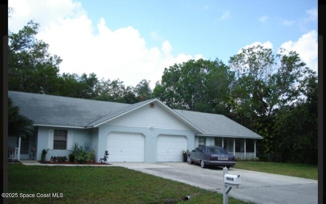 property at 1606 Espejo St SE